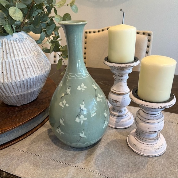 Rare Korean Celadon Jubyeong Vase with Incised Crane and Cloud Decoration - Picture 2 of 6